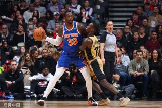 他们始终坚 他们始终坚